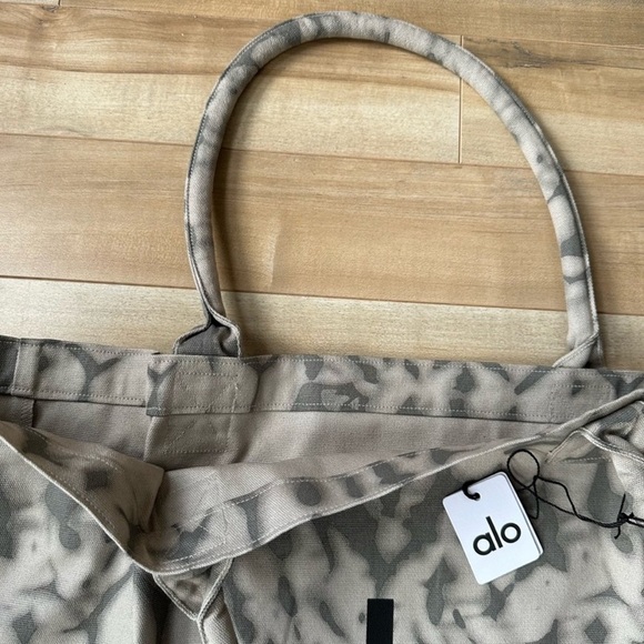 Alo Iconic Shopper tote | oversized heavy-duty canvas grey tie dye bag w… - Picture 6 of 6